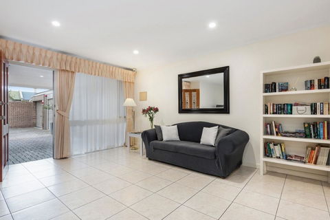 Adelaide Style Accommodation-Close To City-North Adelaide-3 Bdrm- FREE Parking - Accommodation Bookings 7