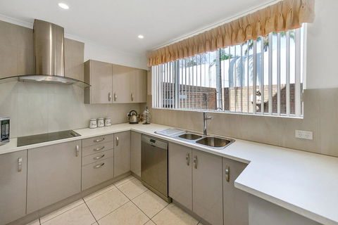 Adelaide Style Accommodation-Close To City-North Adelaide-3 Bdrm- FREE Parking - Accommodation Bookings 9