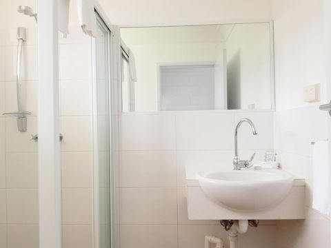 Arcadia Motel - Accommodation Bookings 9