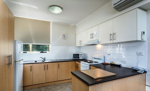 Glenelg Holiday Apartments - Corfu - Accommodation Bookings 4