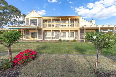 Angaston House - Accommodation Bookings 24