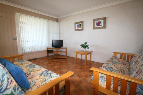 Lake Edge Apartments - Accommodation Bookings 15