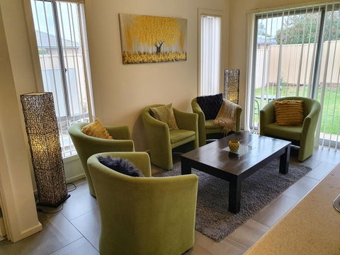 Explore Adelaide, Gawler, The Barossa And Clare Valleys All-in-one - Accommodation Bookings 1