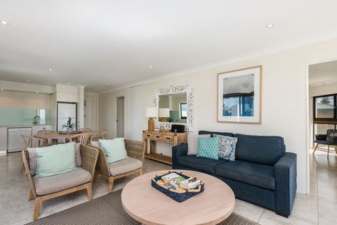Bayview Beachfront Apartments, In Town Right On The Beach - Accommodation Bookings 32