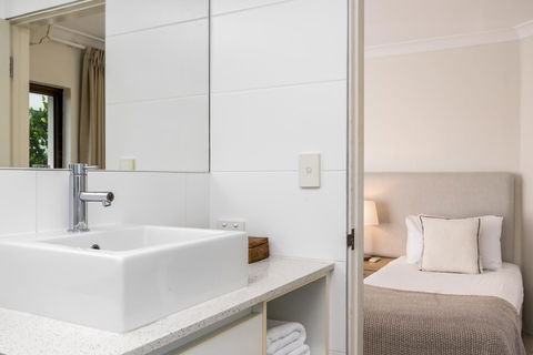 Bayview Beachfront Apartments, In Town Right On The Beach - Accommodation Bookings 31