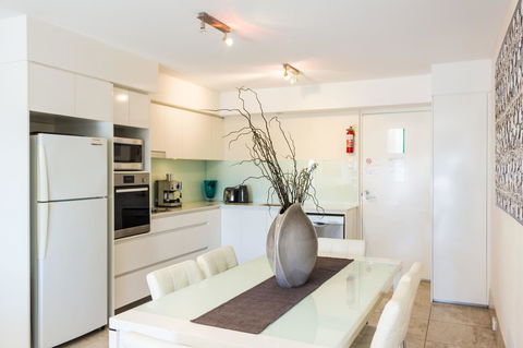 Bayview Beachfront Apartments, In Town Right On The Beach - Accommodation Bookings 42