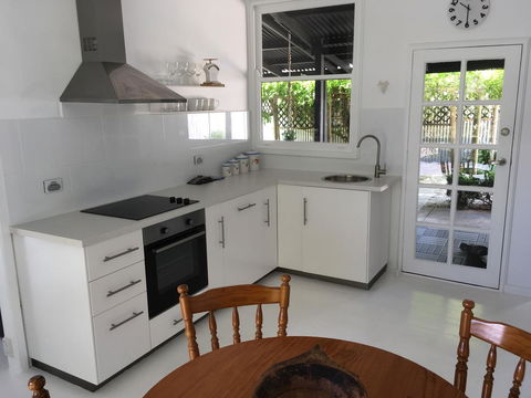 Hilltop Too - Accommodation Bookings 2