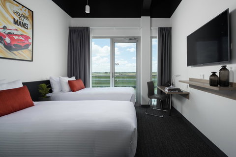 Rydges Pit Lane - Accommodation Bookings 30