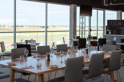 Rydges Pit Lane - Accommodation Bookings 38