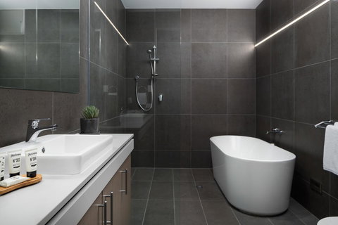 Rydges Pit Lane - Accommodation Bookings 11