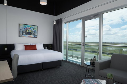 Rydges Pit Lane - Accommodation Bookings 10