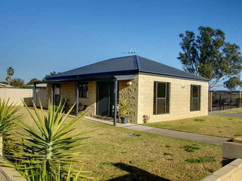 DBJ Holiday Units - Accommodation Bookings 0