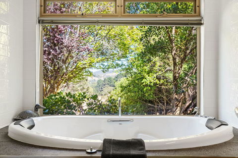 Adelaide Hills Retreats - Accommodation Bookings 13