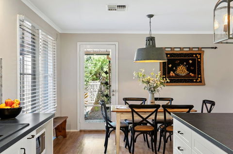 Adelaide Hills Retreats - Accommodation Bookings 8