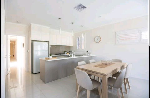 Belford Luxury * New * Clean * Cafes * Near CBD - Accommodation Bookings 5