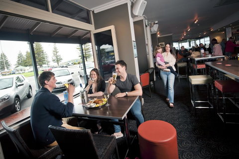 Nightcap At Hotel Victor - Accommodation Bookings 21