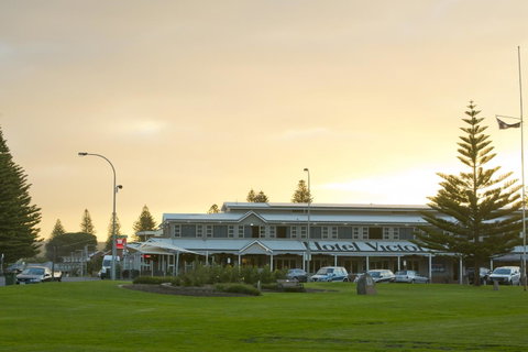 Nightcap At Hotel Victor - Accommodation Bookings 0