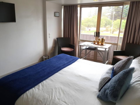 Nightcap At Hotel Victor - Accommodation Bookings 12
