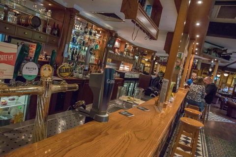 Mick O\'Sheas - Accommodation Bookings 11