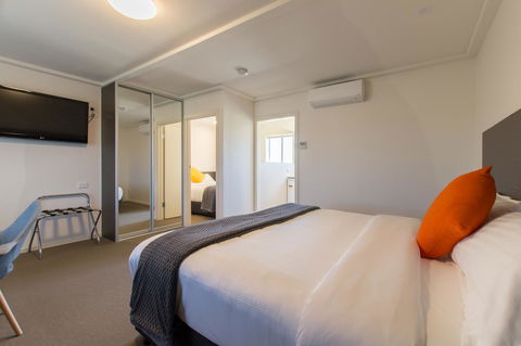Mick O\'Sheas - Accommodation Bookings 14