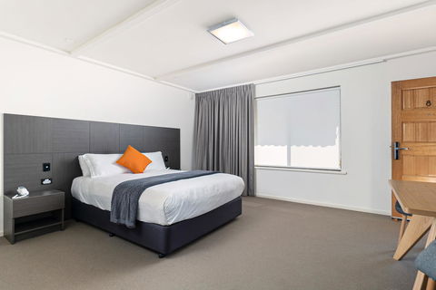 Mick O\'Sheas - Accommodation Bookings 4
