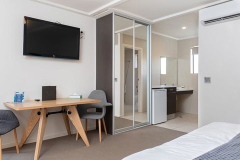 Mick O\'Sheas - Accommodation Bookings 1