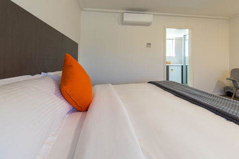Mick O\'Sheas - Accommodation Bookings 15