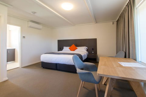 Mick O\'Sheas - Accommodation Bookings 29
