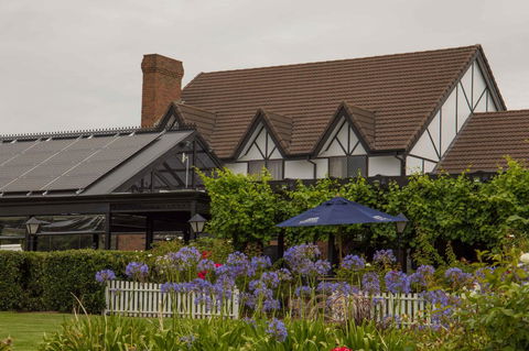 Mick O\'Sheas - Accommodation Bookings 37