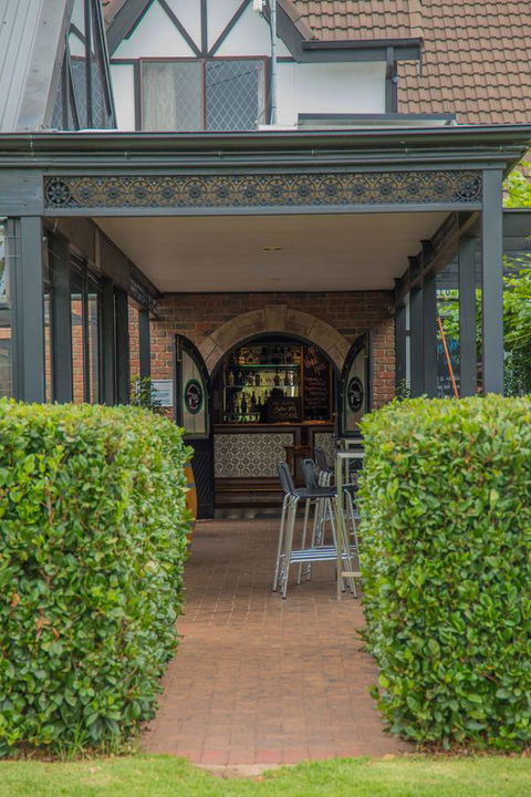 Mick O\'Sheas - Accommodation Bookings 40