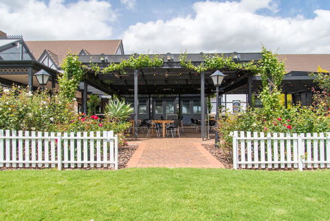 Mick O\'Sheas - Accommodation Bookings 39