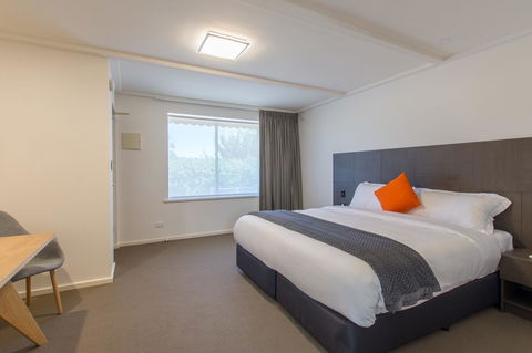Mick O\'Sheas - Accommodation Bookings 9