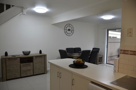 Townhouse On The Marina - Accommodation Bookings 19