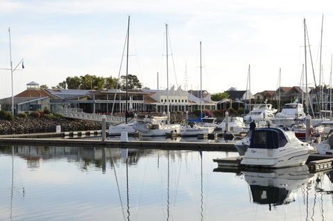 Townhouse On The Marina - Accommodation Bookings 12