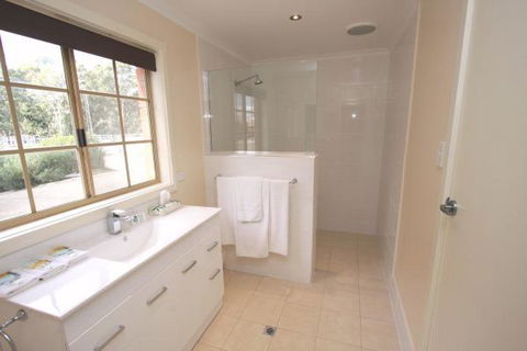 Clare Central - Accommodation Bookings 9