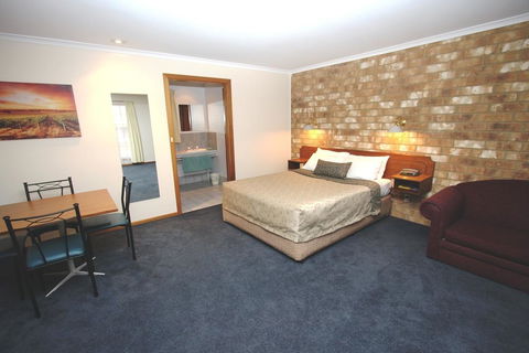 Clare Central - Accommodation Bookings 22