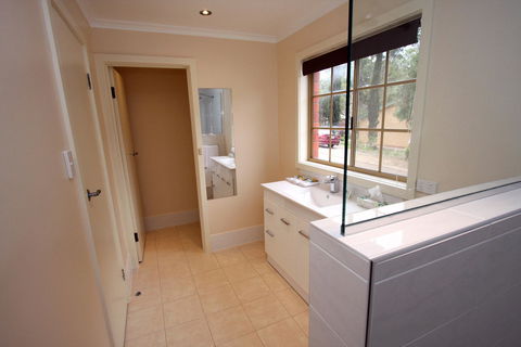 Clare Central - Accommodation Bookings 11