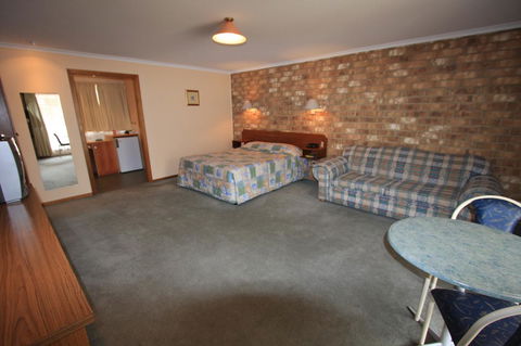 Clare Central - Accommodation Bookings 8