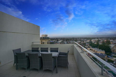 Glenelg Skyline Penthouse - Accommodation Bookings 11