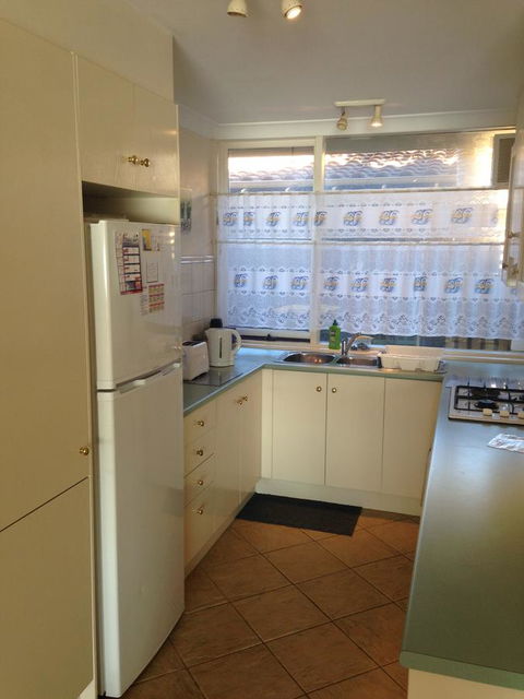 Lakeside - Accommodation Bookings 10