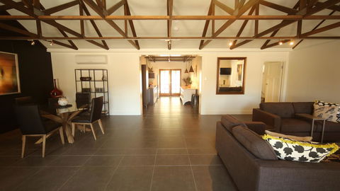 Irongate Studio B&B - Accommodation Bookings 1