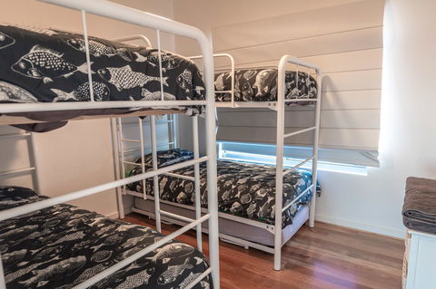 Middle River Beach House - East & West House - Accommodation Bookings 14