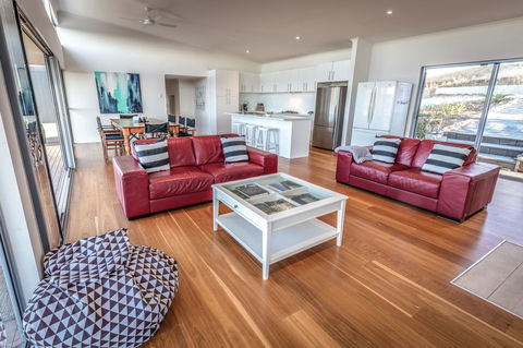 Middle River Beach House - East & West House - Accommodation Bookings 11