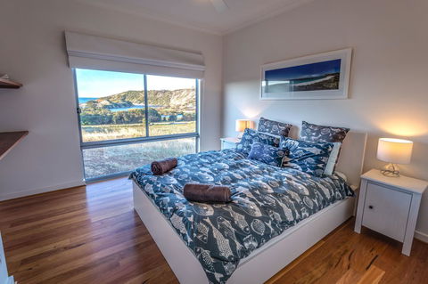 Middle River Beach House - East & West House - Accommodation Bookings 13