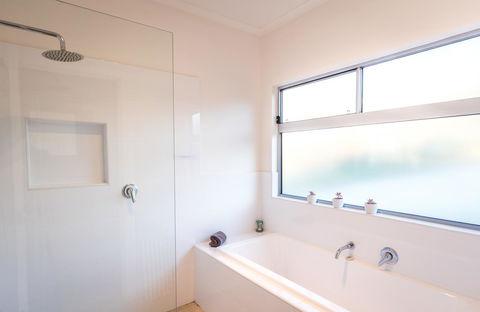 Middle River Beach House - East & West House - Accommodation Bookings 15