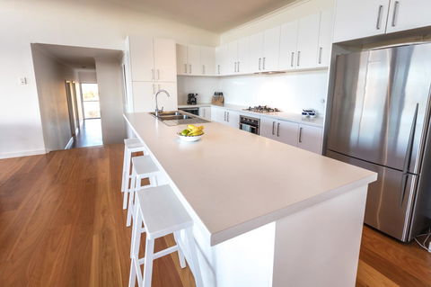 Middle River Beach House - East & West House - Accommodation Bookings 10