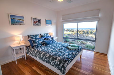 Middle River Beach House - East & West House - Accommodation Bookings 12