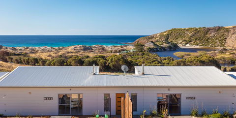 Middle River Beach House - East & West House - Accommodation Bookings 9