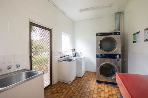 Blue Lake Holiday Park - Accommodation Bookings 11