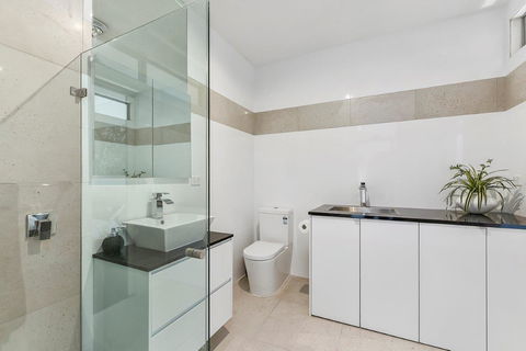 KENNEDY EXECUTIVE TOWNHOUSE - Accommodation Bookings 5